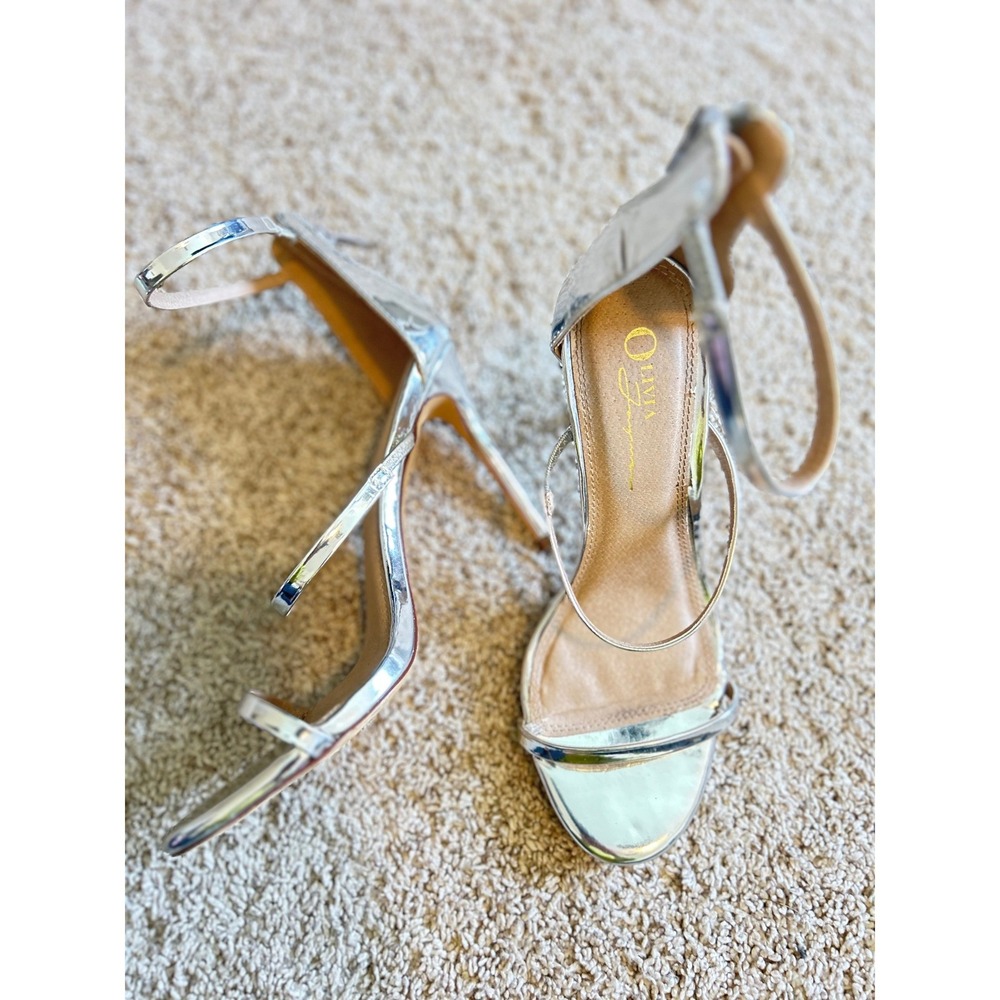 Silver Metallic Strappy Sexy Stiletto‎ Sandals Heels Olivia Ferguson SZ 7.5